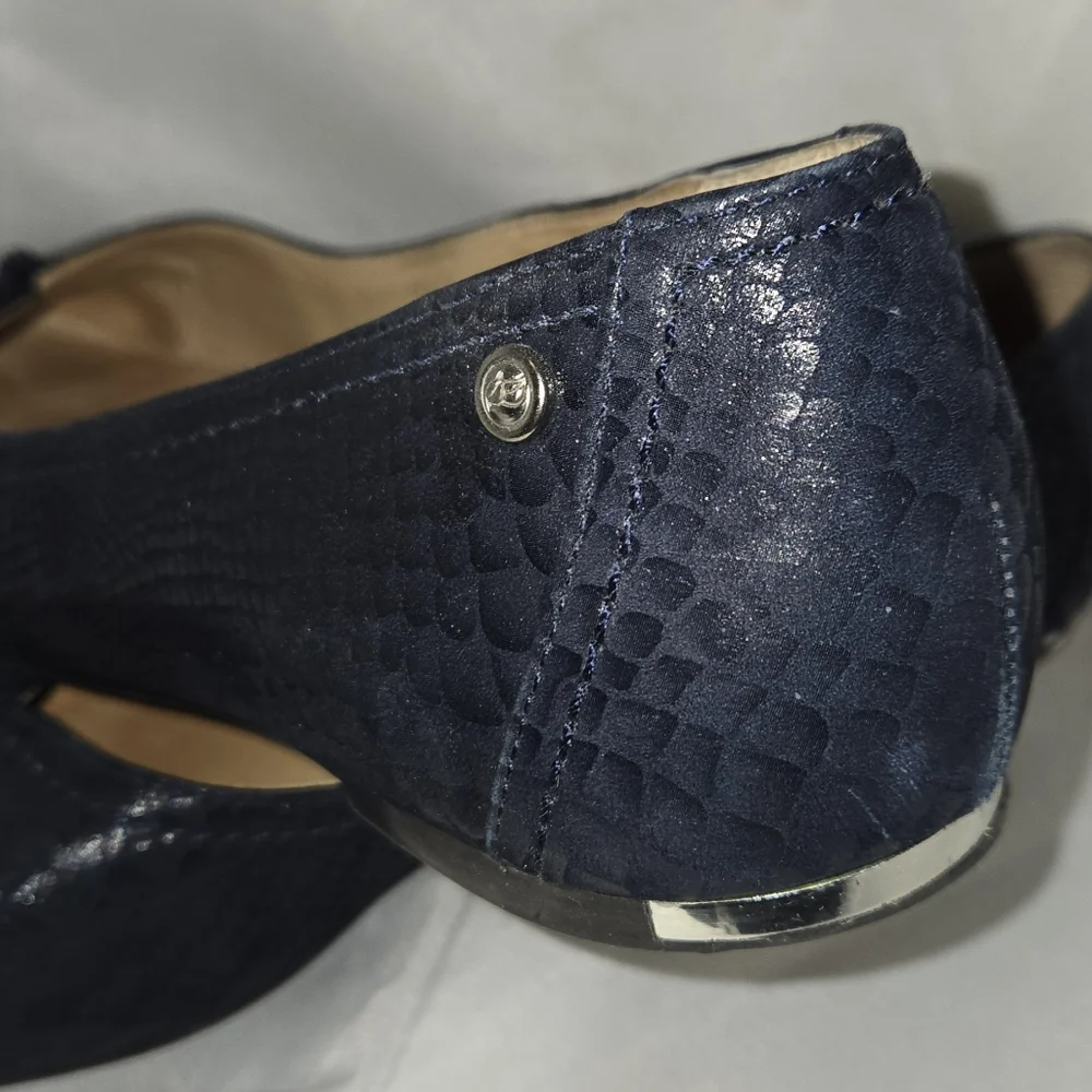 Nuture, Navy Slip Ons size 9 - Picture 3 of 5